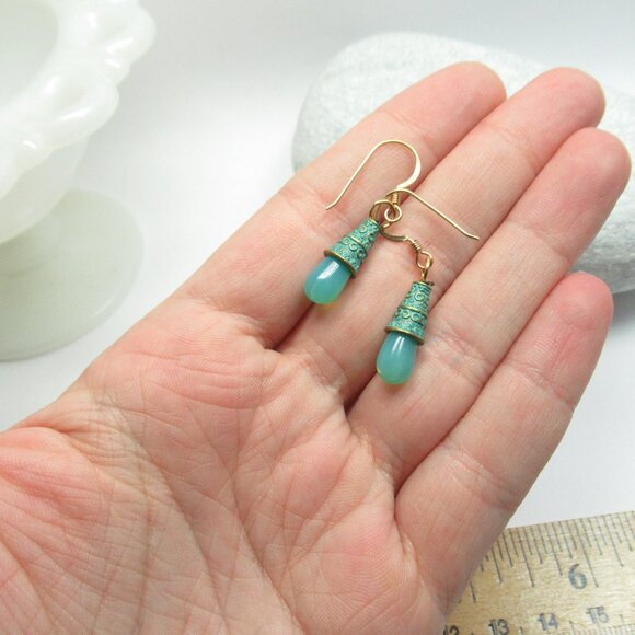 Uranium glass cone drop earrings - Picture 8 of 14